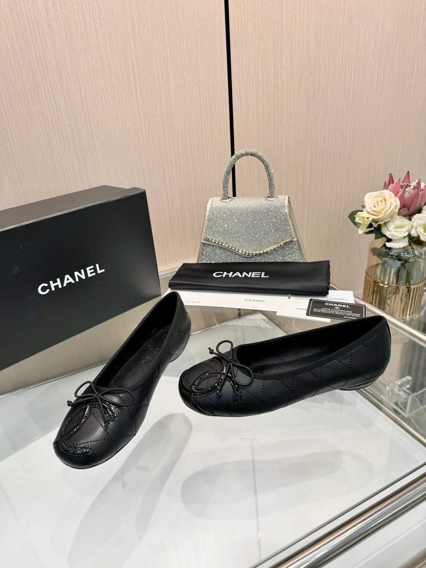 👟👟Ex-factory price 500👟👟 Women's Shoes Women's Clothing | ²⁰²5 𝐬𝐬 🤍🤎𝐂𝐇𝐀𝐍𝐄𝐋 Chanel 26A catwalk style Handmade Mary Jane women's shoes Ballet shoes are so amazing, the bow pattern is so cute! Even if I don’t wear flat shoes, I can’t resist the temptation! The second recommended pair of Chanel logo women's shoes has great texture and is versatile. It is made of lambskin and has an original two-color outsole. Size: 35-40 (41 can be customized and cannot be returned or exchanged)